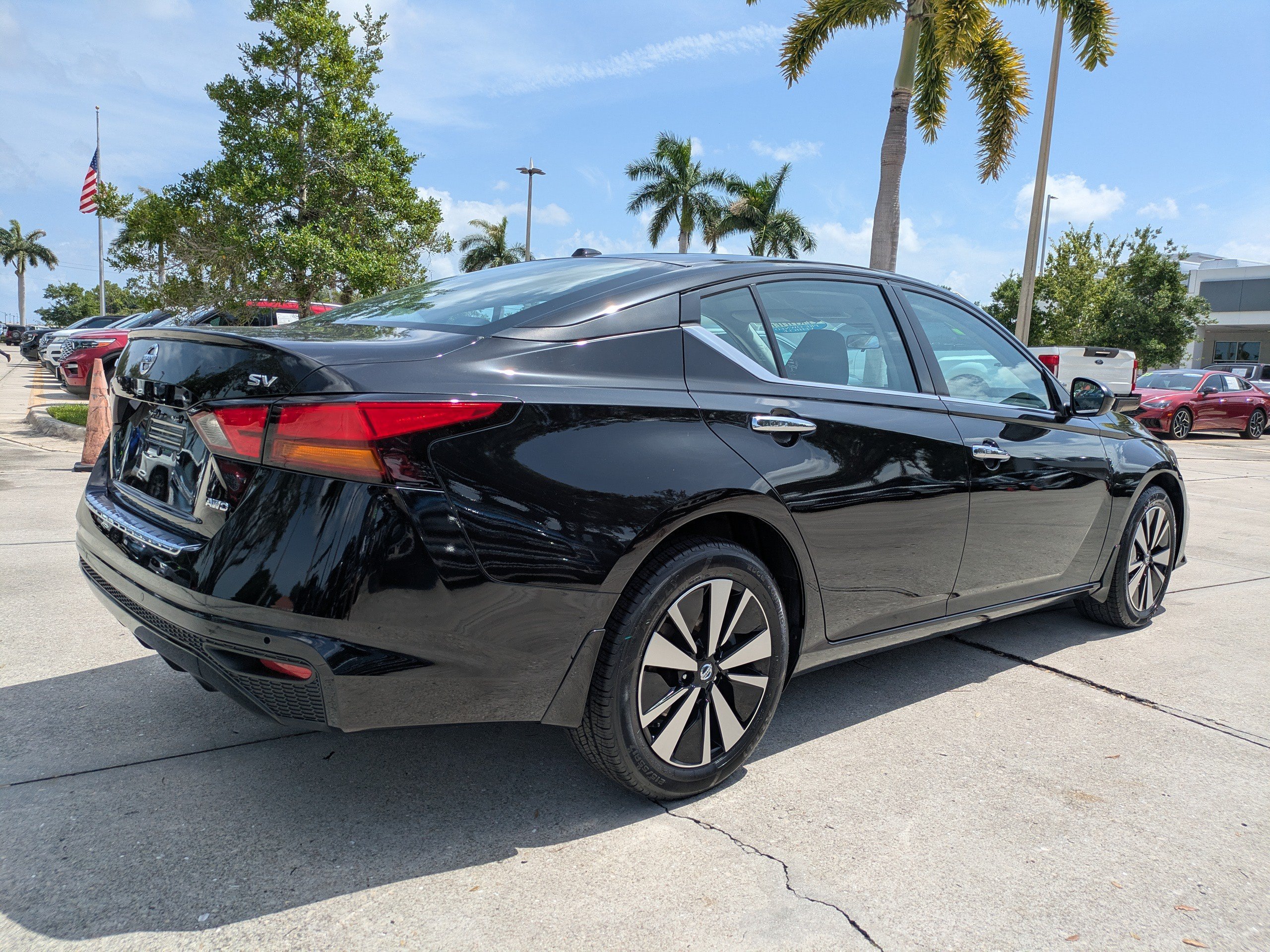 Used 2022 Super Black Nissan 2.5 SV image 4