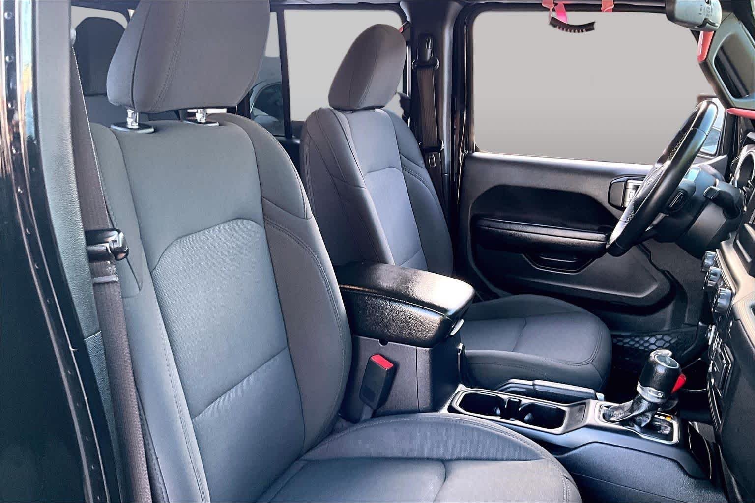 Used 2020 Black Clearcoat Jeep Sport S image 9