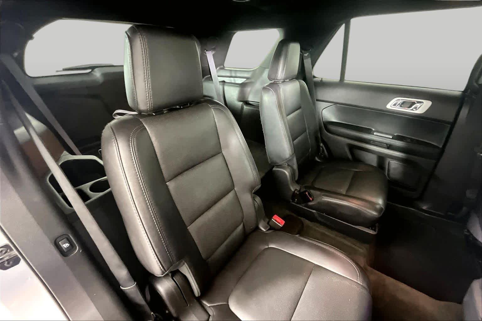 Used 2014 Ingot Silver Metallic Ford Limited image 20
