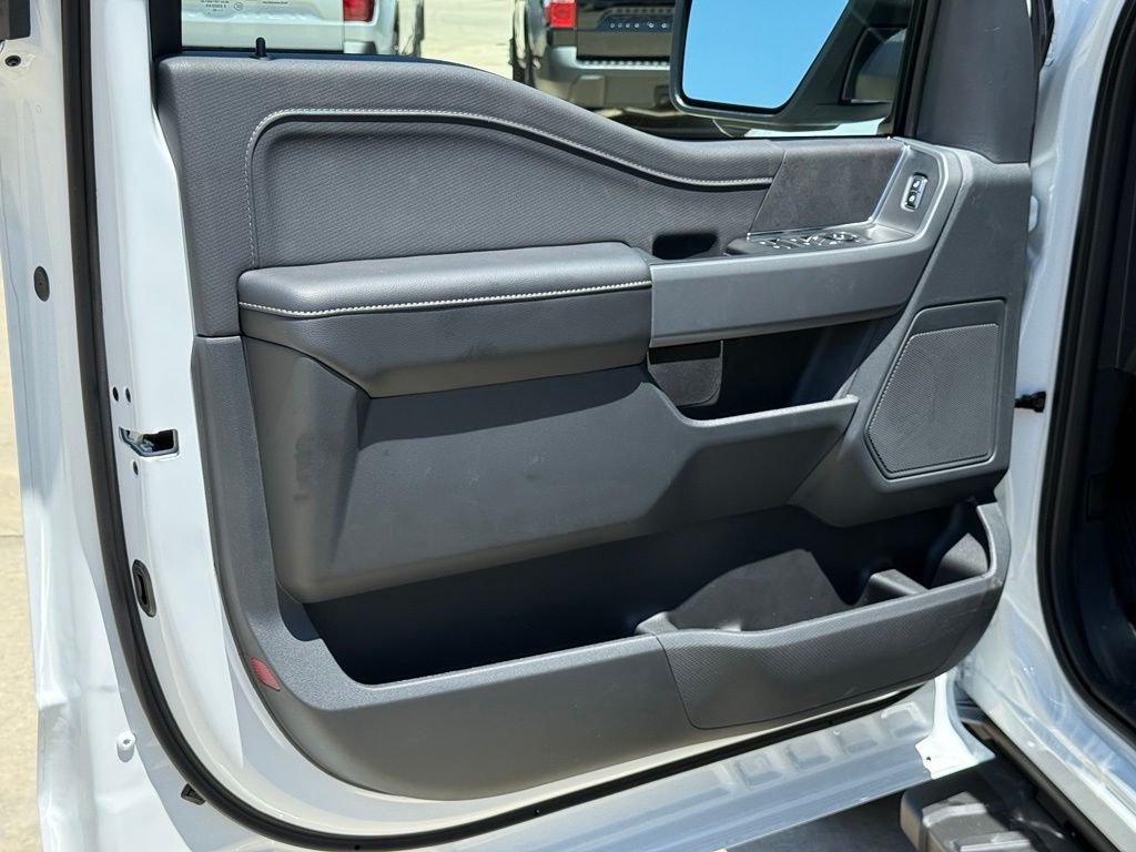 New 2026 Oxford White Ford XLT image 14