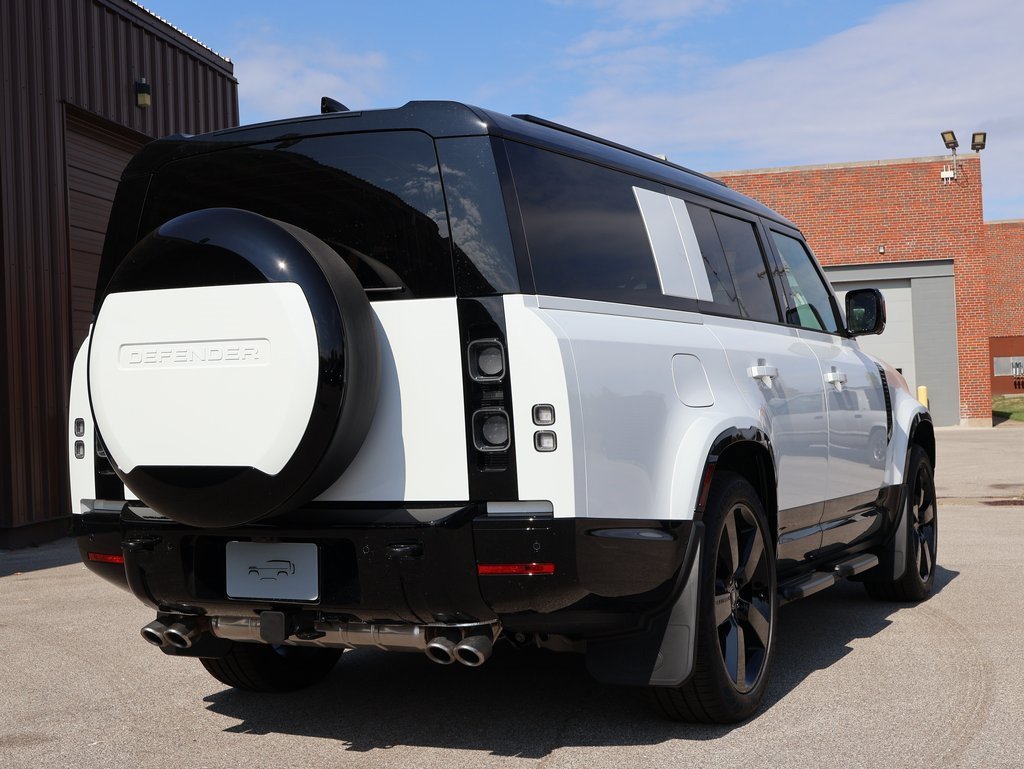 Used 2025 Fuji White Land Rover V8 image 5