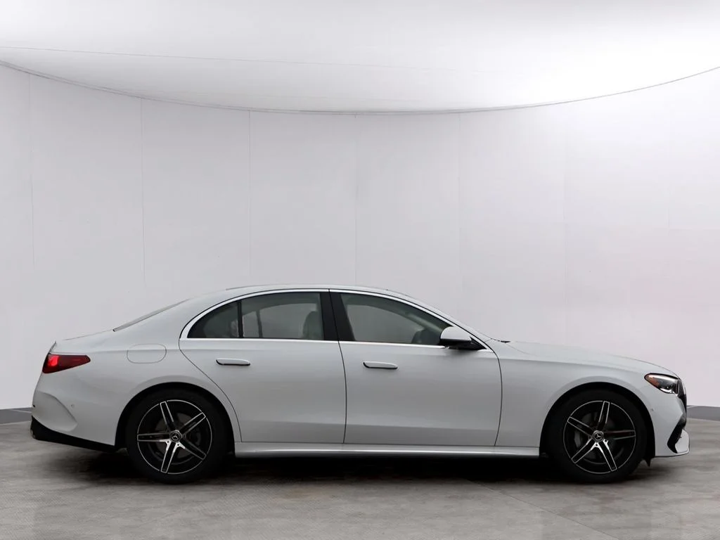 New 2026 MANUFAKTUR Moonlight White Metallic Mercedes-Benz E 350 image 4
