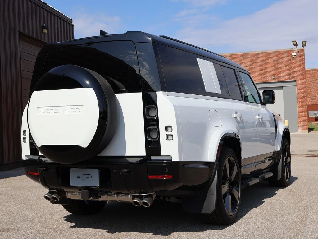 Certified Used 2025 Fuji White Land Rover V8 image 5