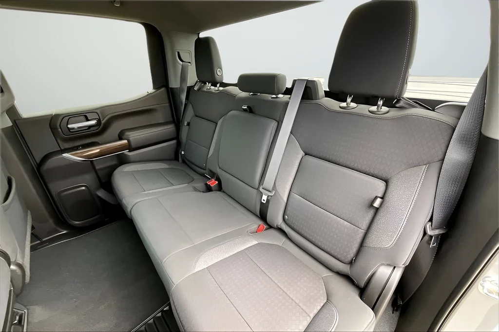 Used 2022 Silver Chevrolet RST image 18
