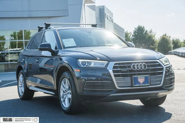 2020 Audi Q5 45 Titanium quattro S tronic Premium's photo