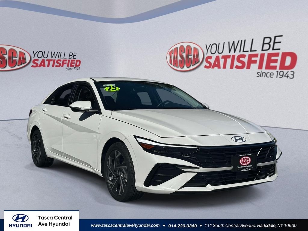 Used 2025 White Hyundai Limited image 1