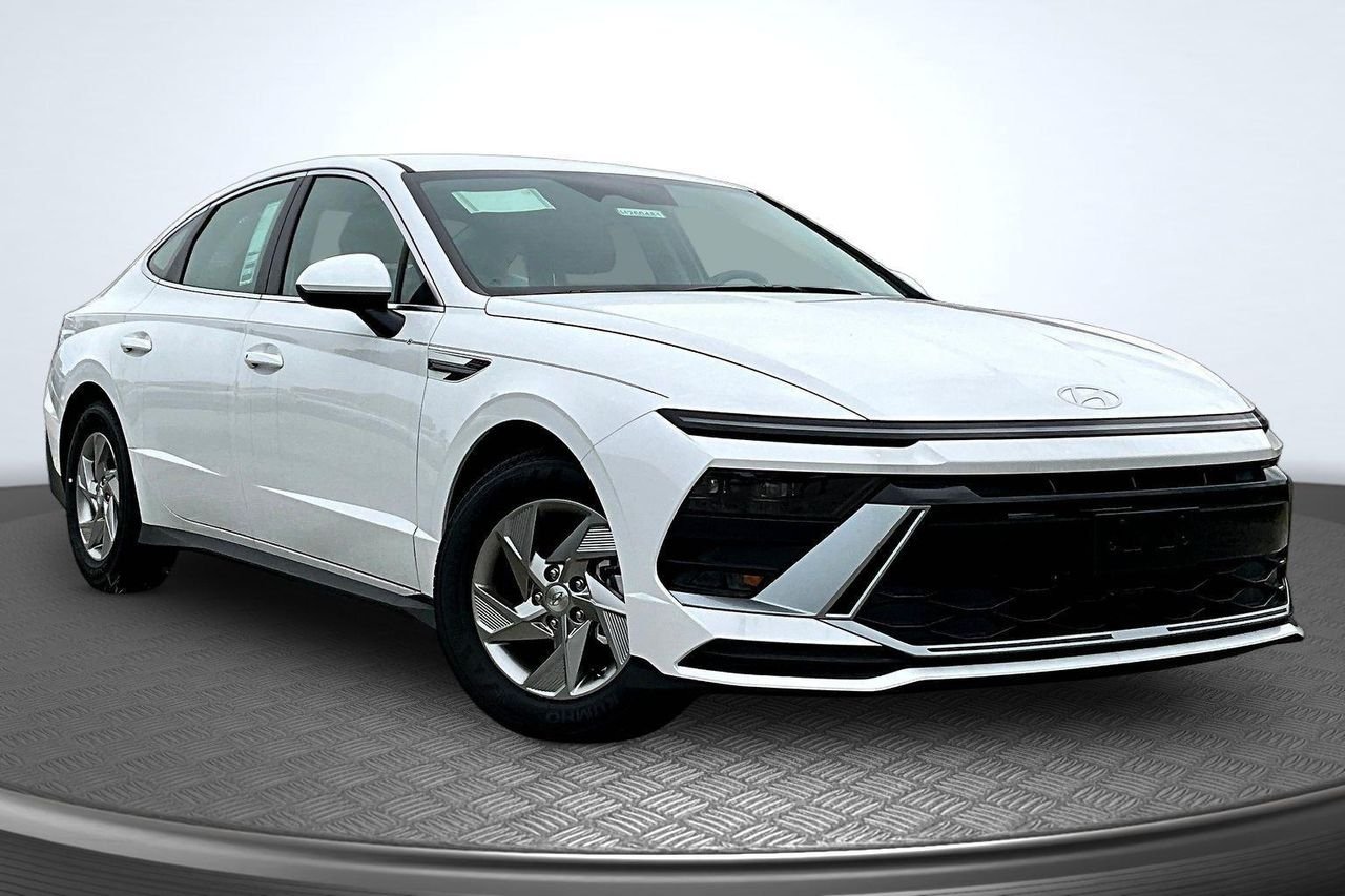 New 2026 White Hyundai SE image 20