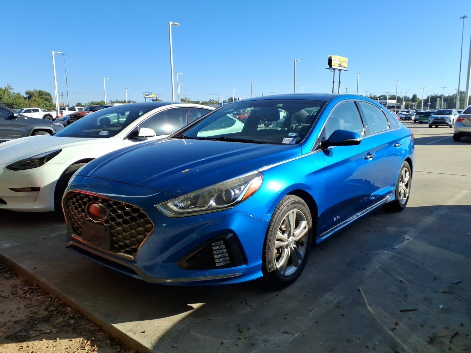 Used 2018 Electric Blue Hyundai Sport image 4