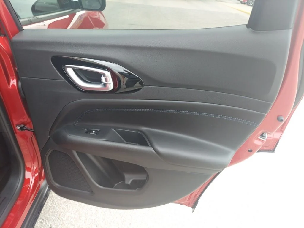 New 2026 Red Hot Pearlcoat Jeep Latitude image 35