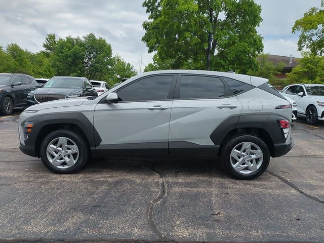 Used 2024 Gray Hyundai SE image 4