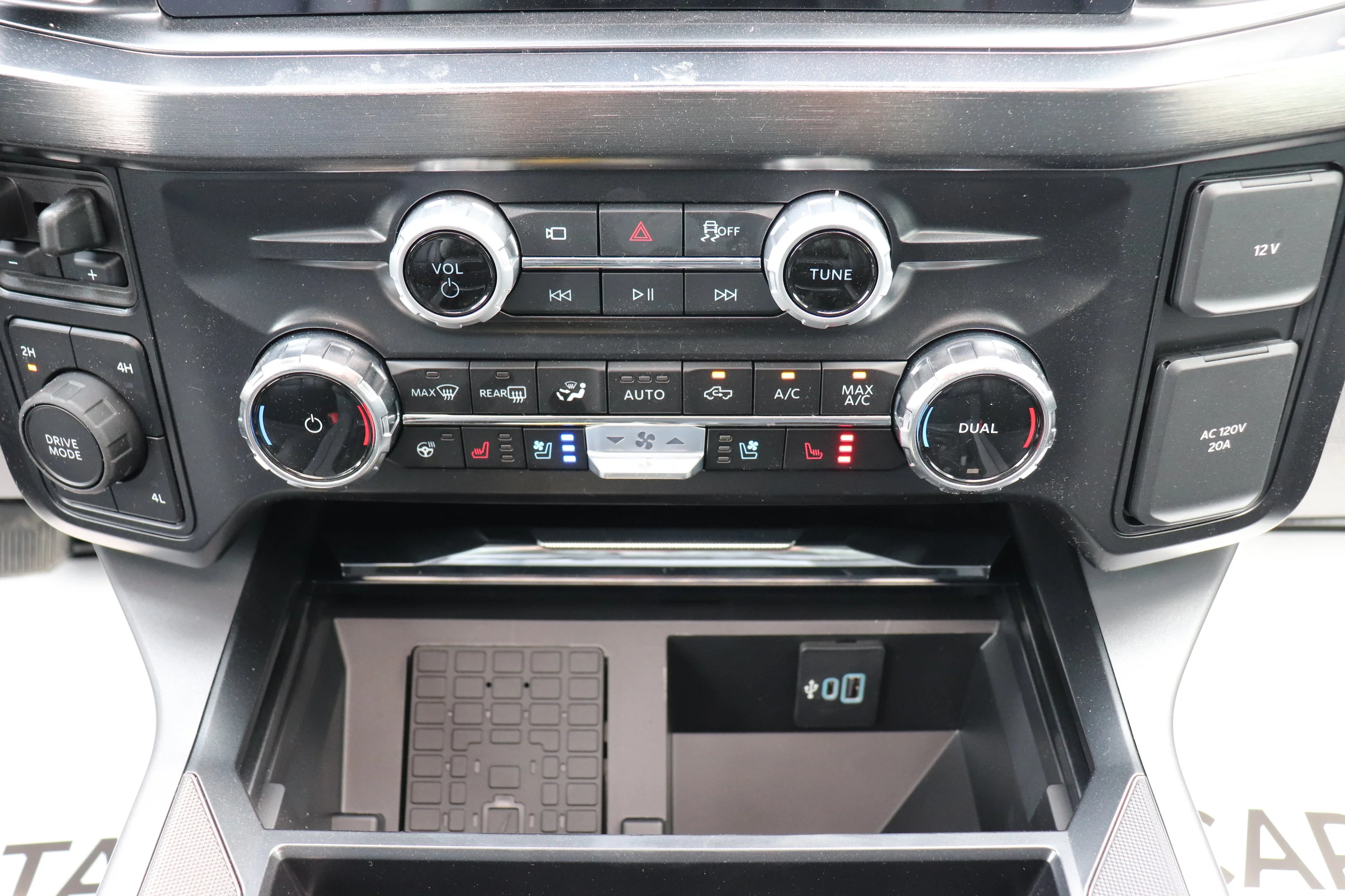New 2026 CARBONIZED GREY METALLIC Ford LARIAT image 16