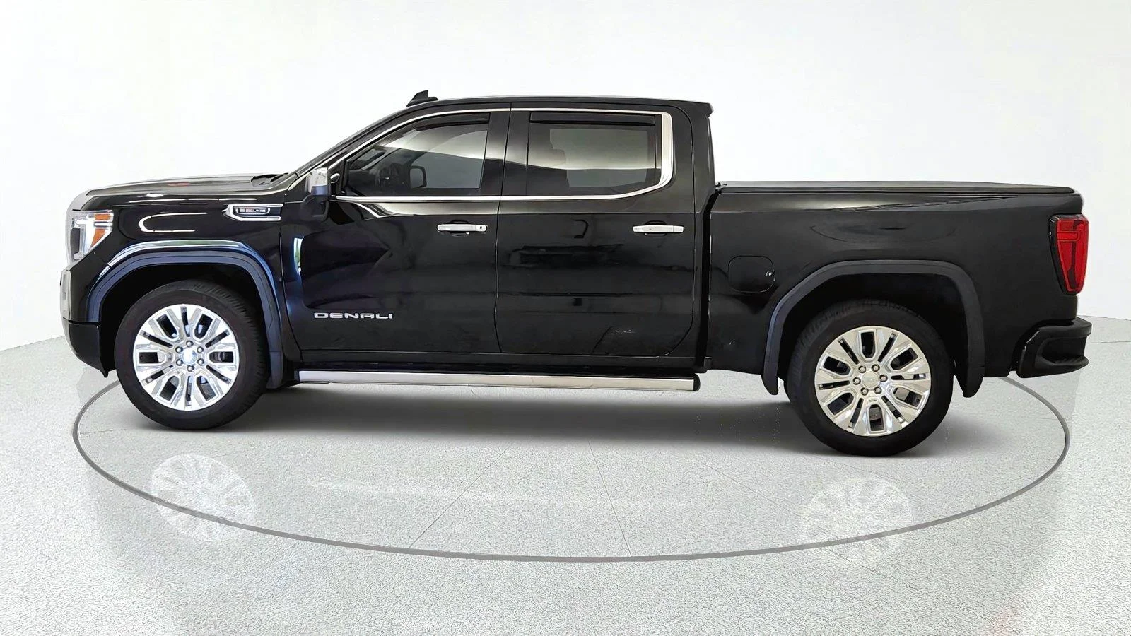 Used 2019 ONYX BLACK GMC Denali image 5