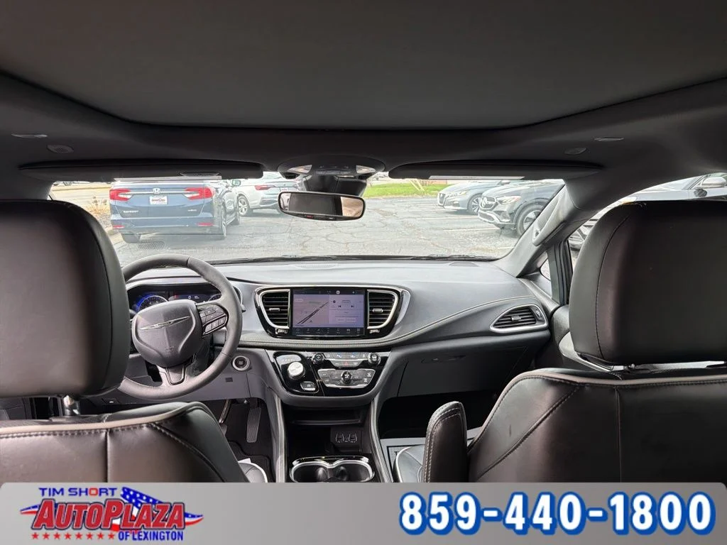 Used 2025 Black Chrysler Limited image 24