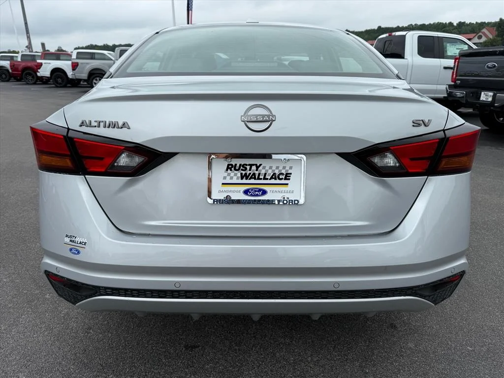 Used 2024 Silver Nissan 2.5 SV image 6