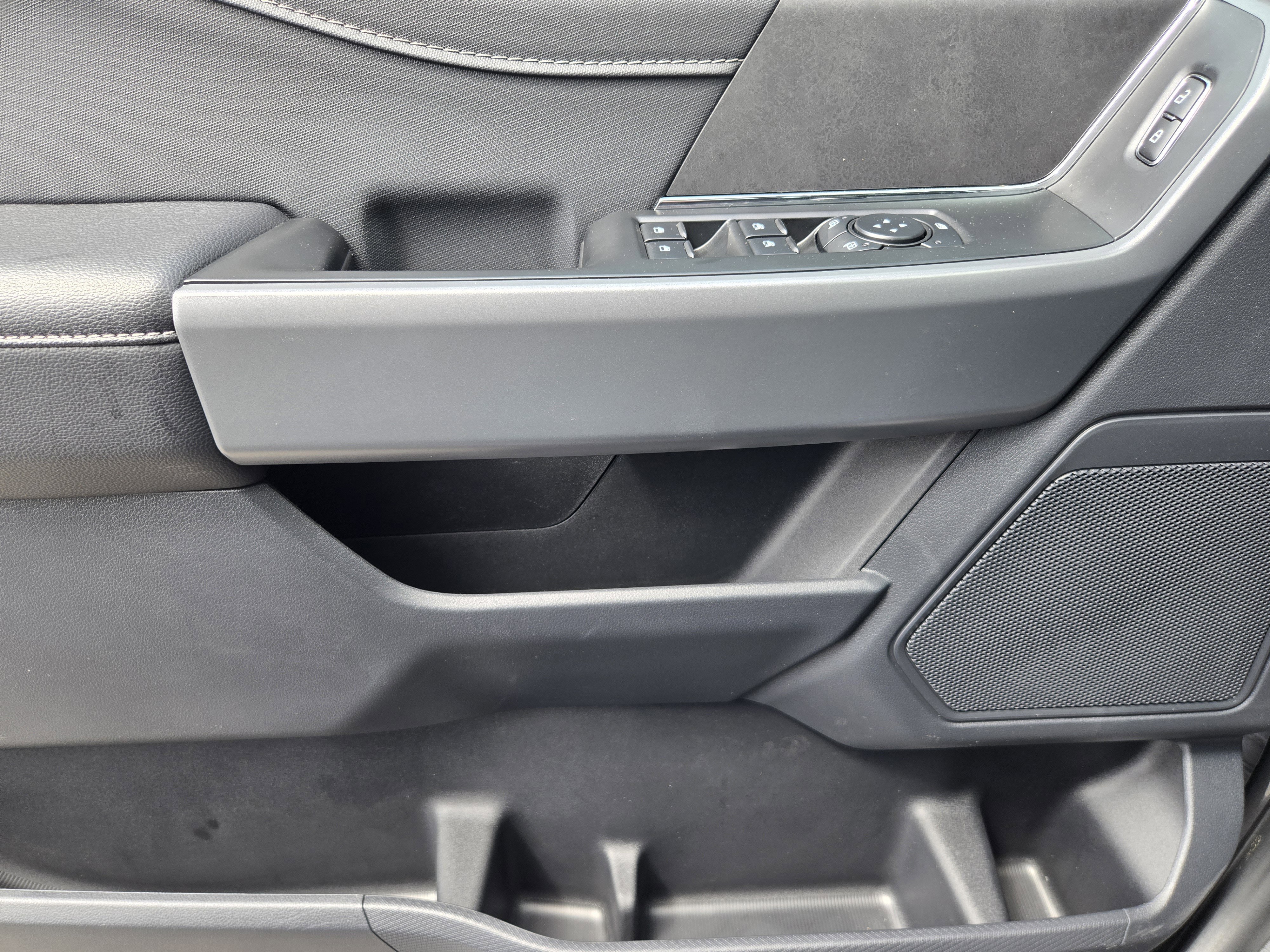 New 2026 Carbonized Gray Metallic Ford XLT image 15