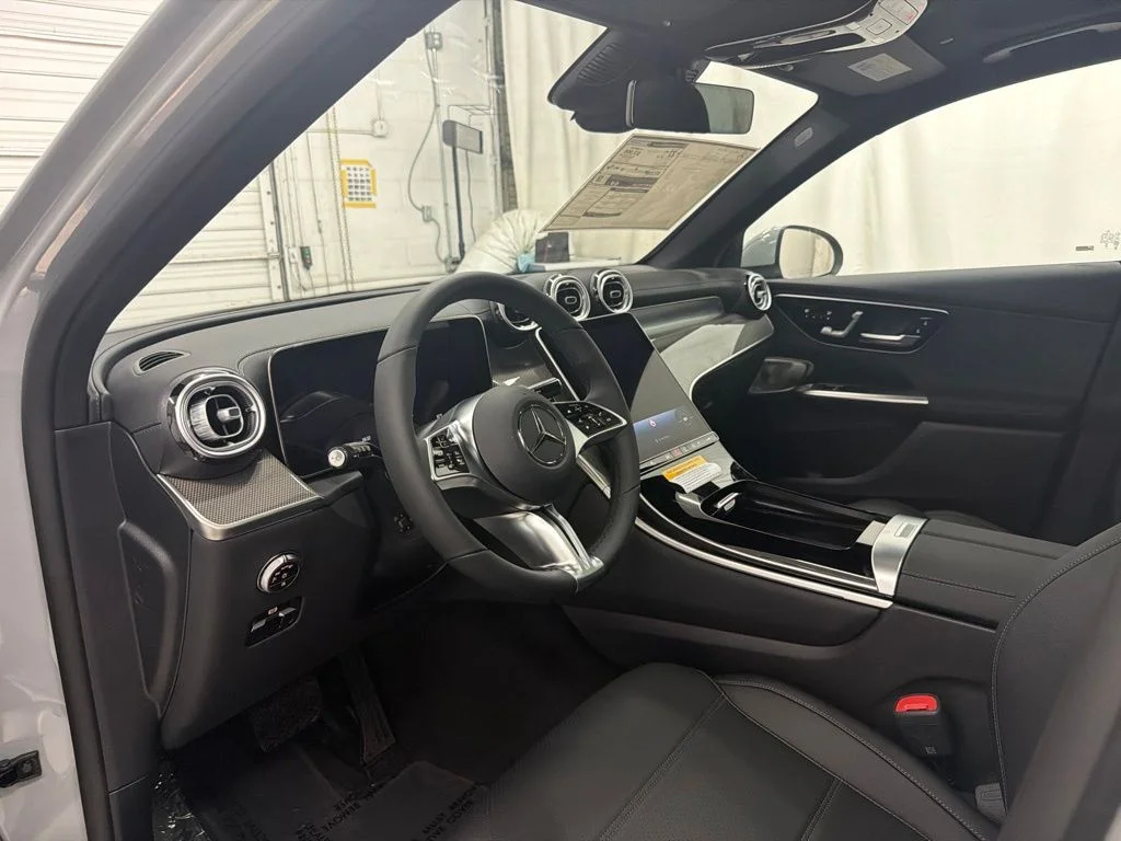New 2027 White Mercedes-Benz GLC 300 image 13