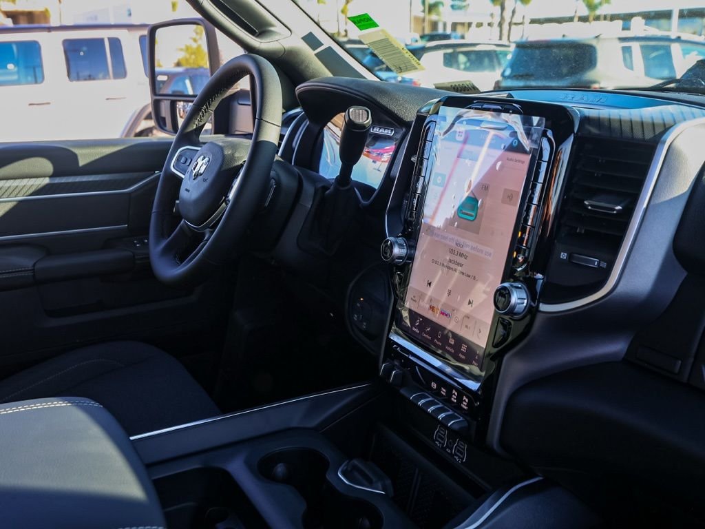 New 2026 Diamond Black Crystal Pearl-Coat Exterior Paint RAM Big Horn Night Edition image 17