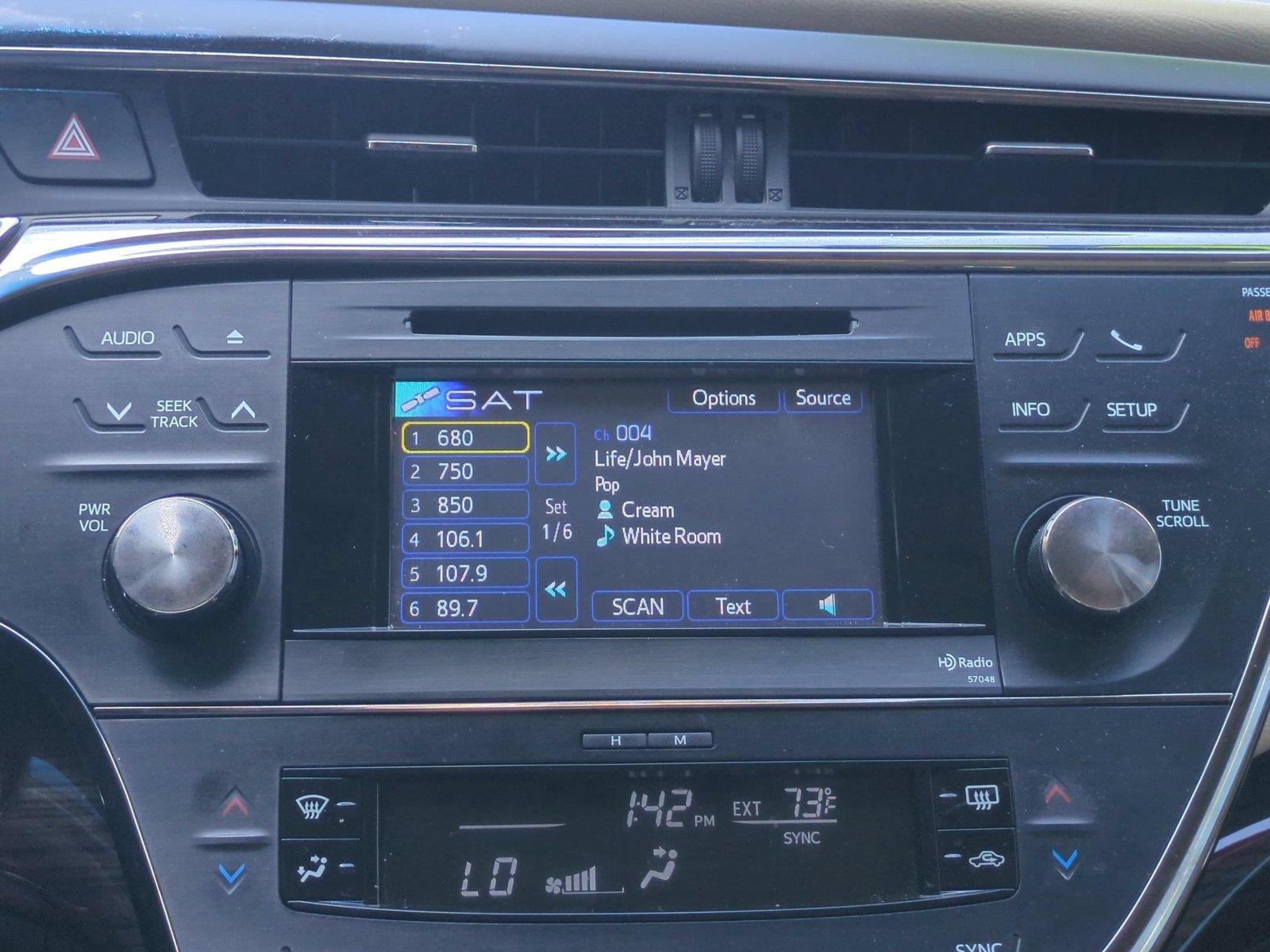 Used 2013  Toyota XLE Touring image 24