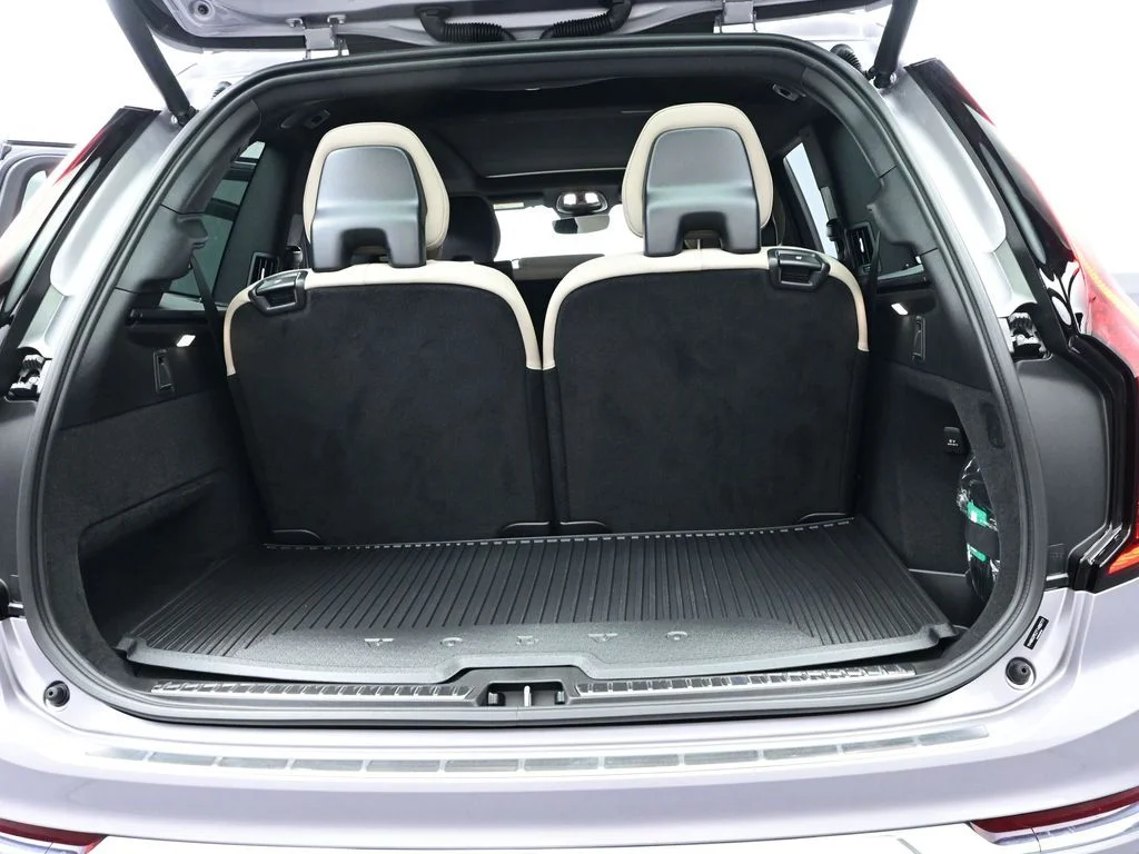 New 2026 Aurora Silver Volvo Plus image 17