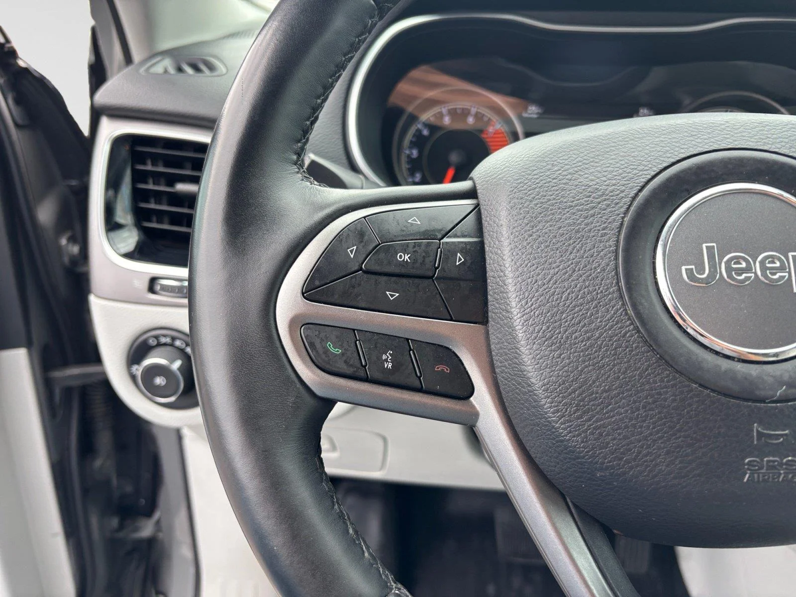 Used 2019 Sting-Gray Clearcoat Jeep Limited image 25