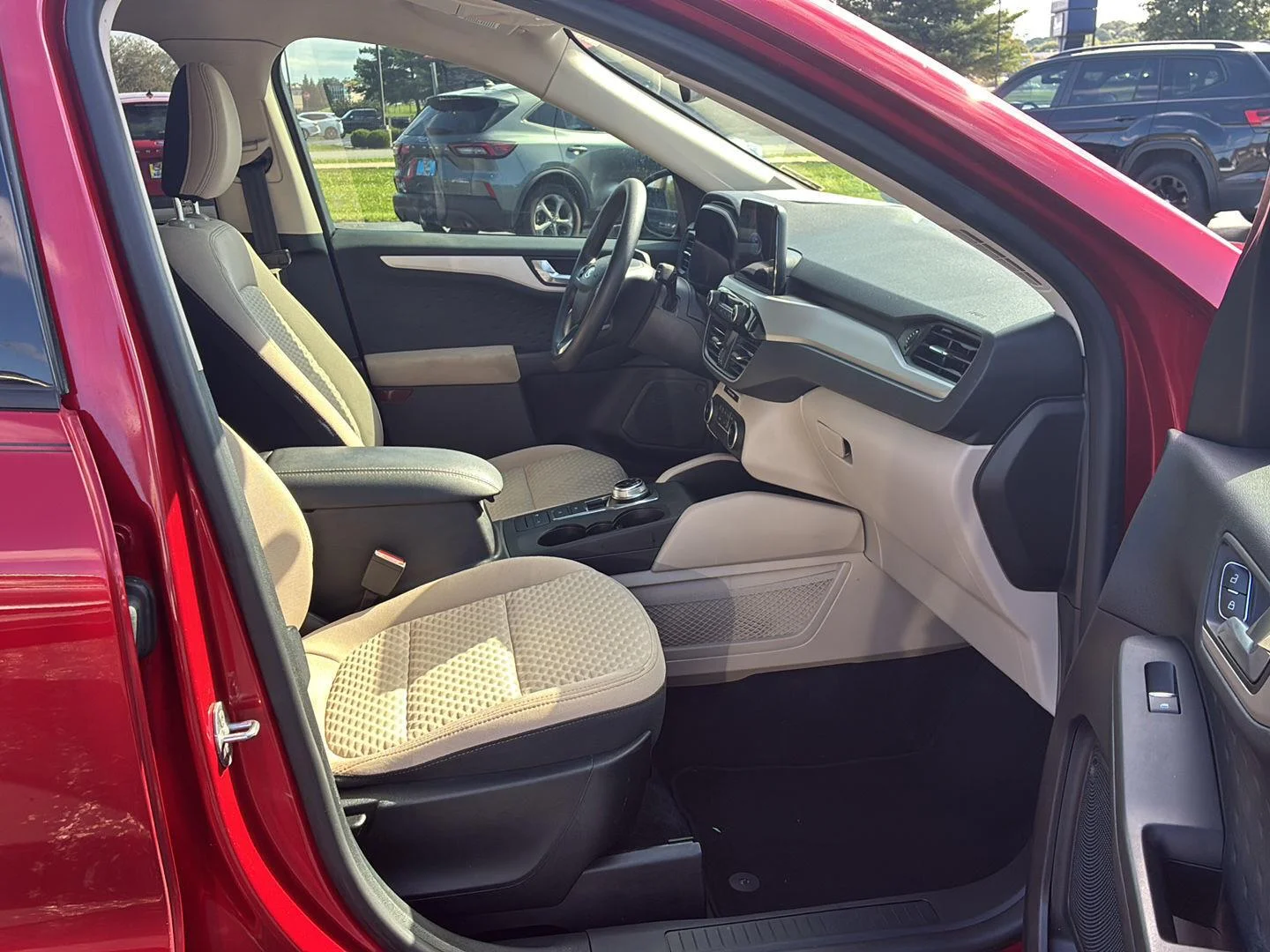Used 2020 Rapid Red Metallic Tinted Clearcoat Ford SE image 12