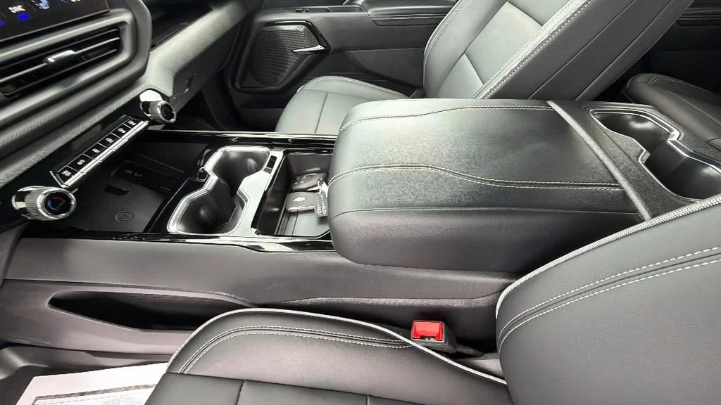 Used 2026 Blue Smoke Metallic Chevrolet LT - Standard Range image 21