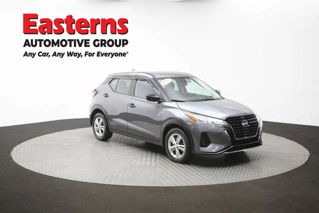Used 2022 Silver Ford SE image 49