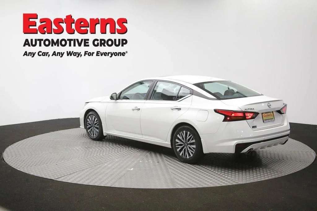 Used 2024 White Nissan 2.5 SV image 67
