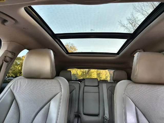 Used 2023 White Lincoln Reserve image 22