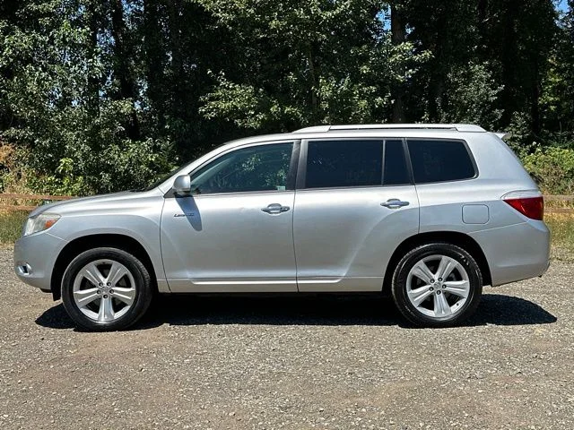 Used 2010 Classic Silver Metallic Toyota Limited image 6