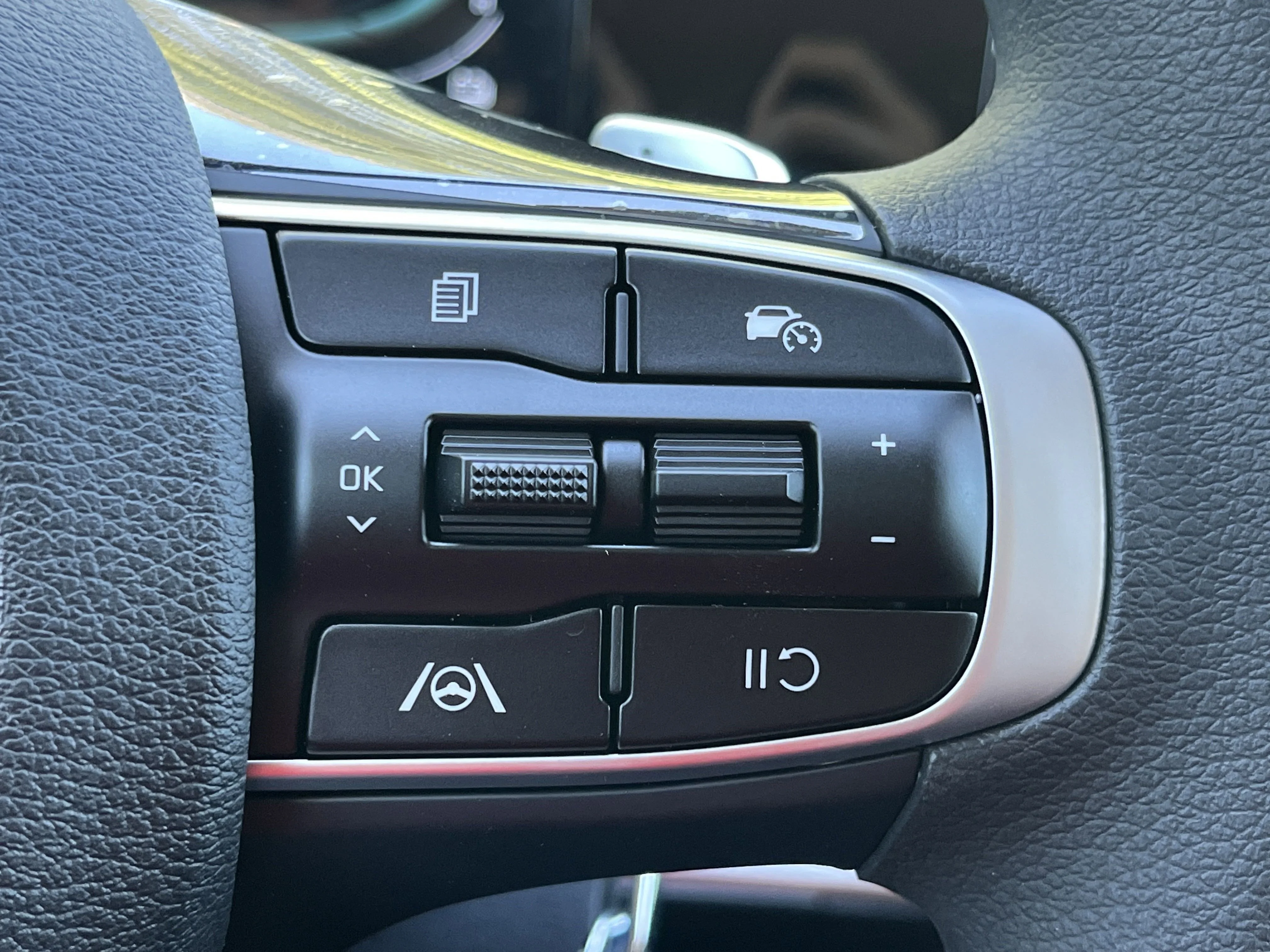 2025 Kia Sportage LX Hybrid - Photo 13