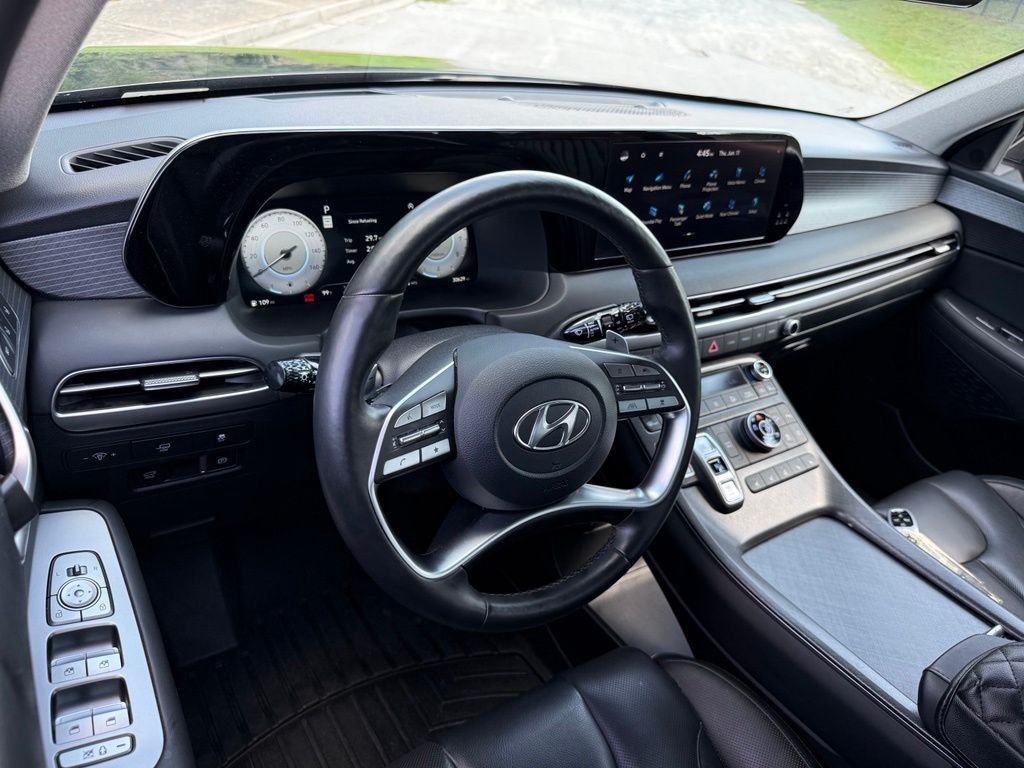 Used 2023 Black Hyundai Limited image 3