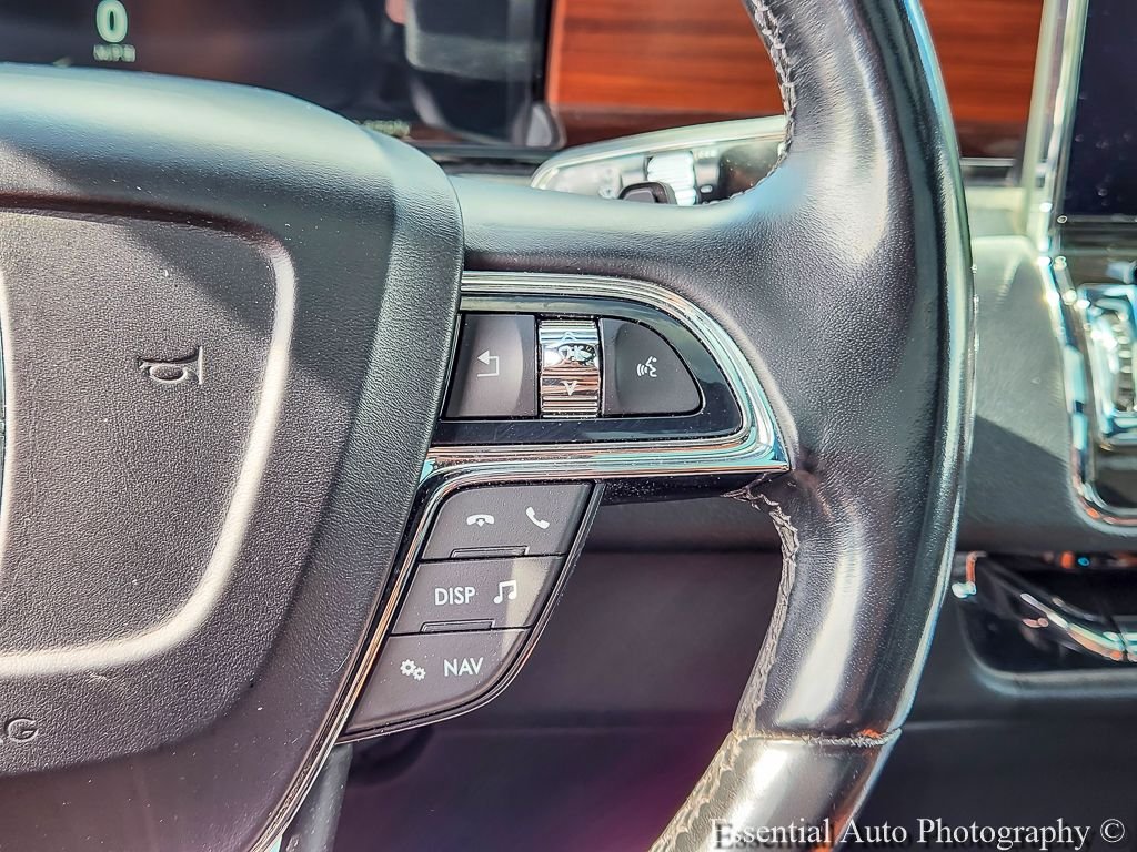 Used 2018 Velvet Lincoln Select image 18