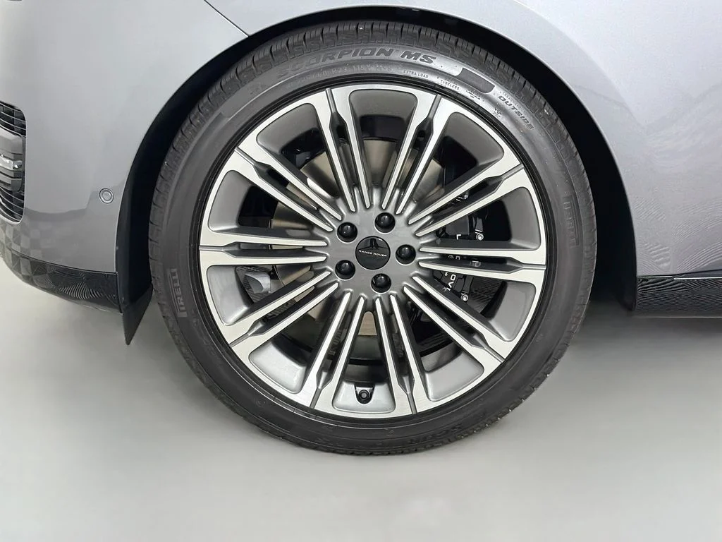 New 2026 Eiger Grey Land Rover SE image 33