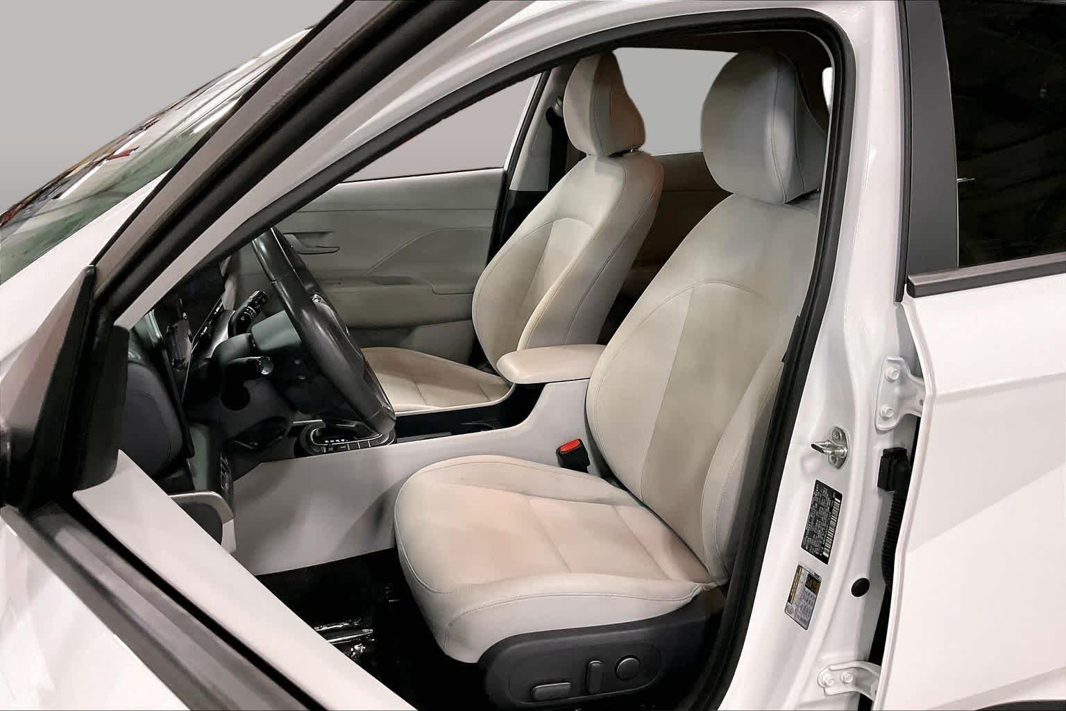 Used 2024 Atlas White Hyundai SEL image 8