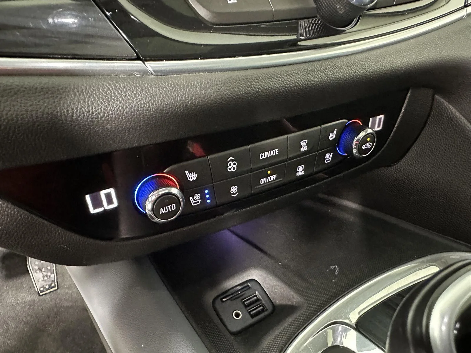 Used 2020 Summit White Buick Premium image 19
