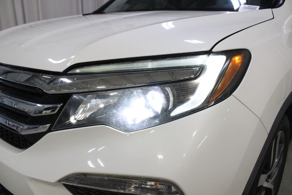 Used 2016 White Honda Elite image 36