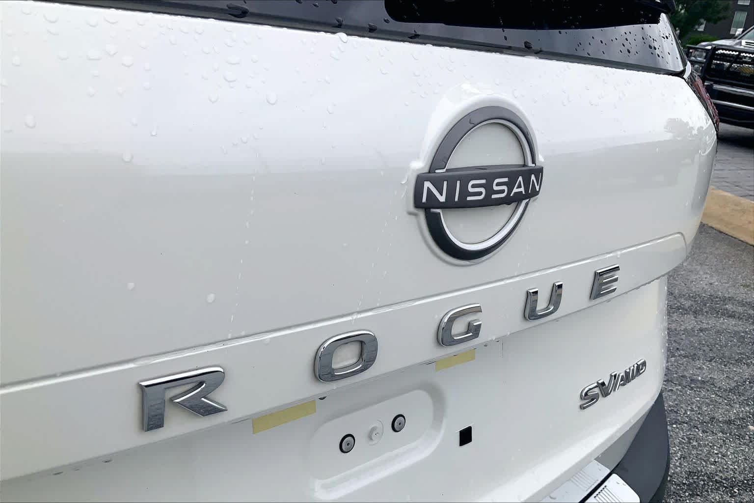 Used 2023 Pearl White Tricoat Nissan SV image 28