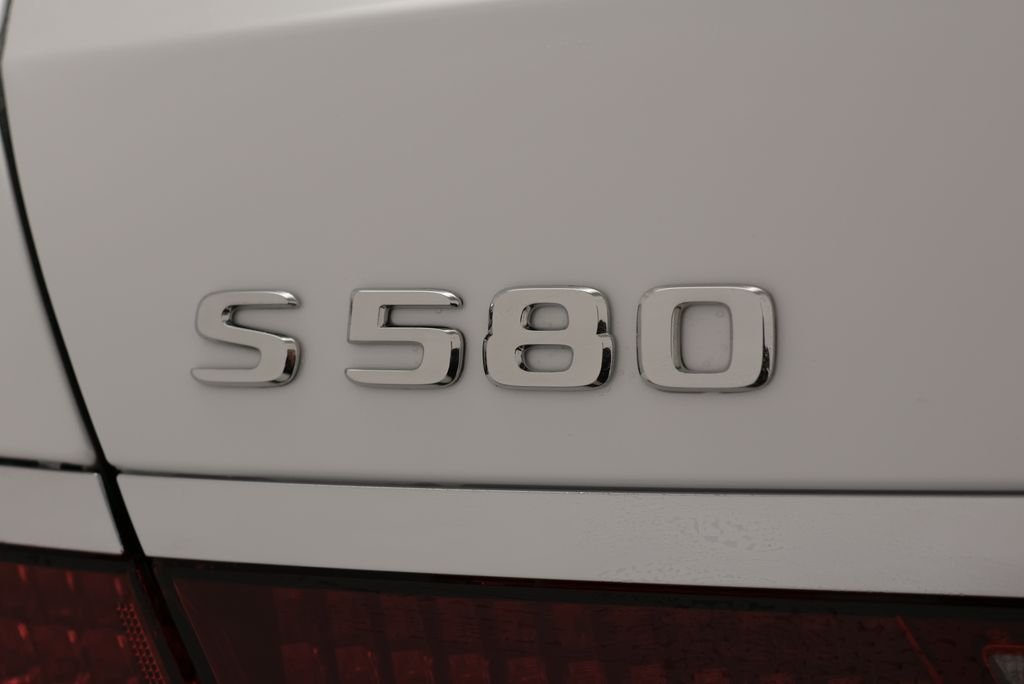 New 2026 MANUFAKTUR Moonlight White Metallic Mercedes-Benz S 580 image 9