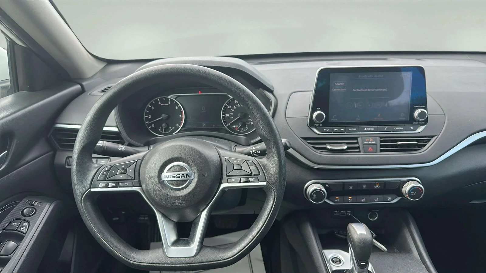 Used 2020 White Nissan 2.5 S image 14