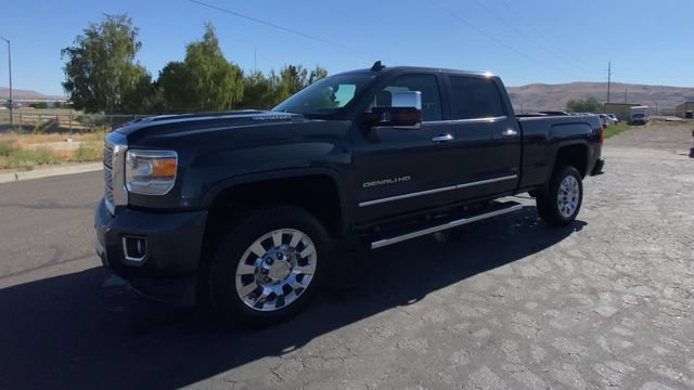 Used 2019 DARK SLATE METALLIC GMC Denali image 4