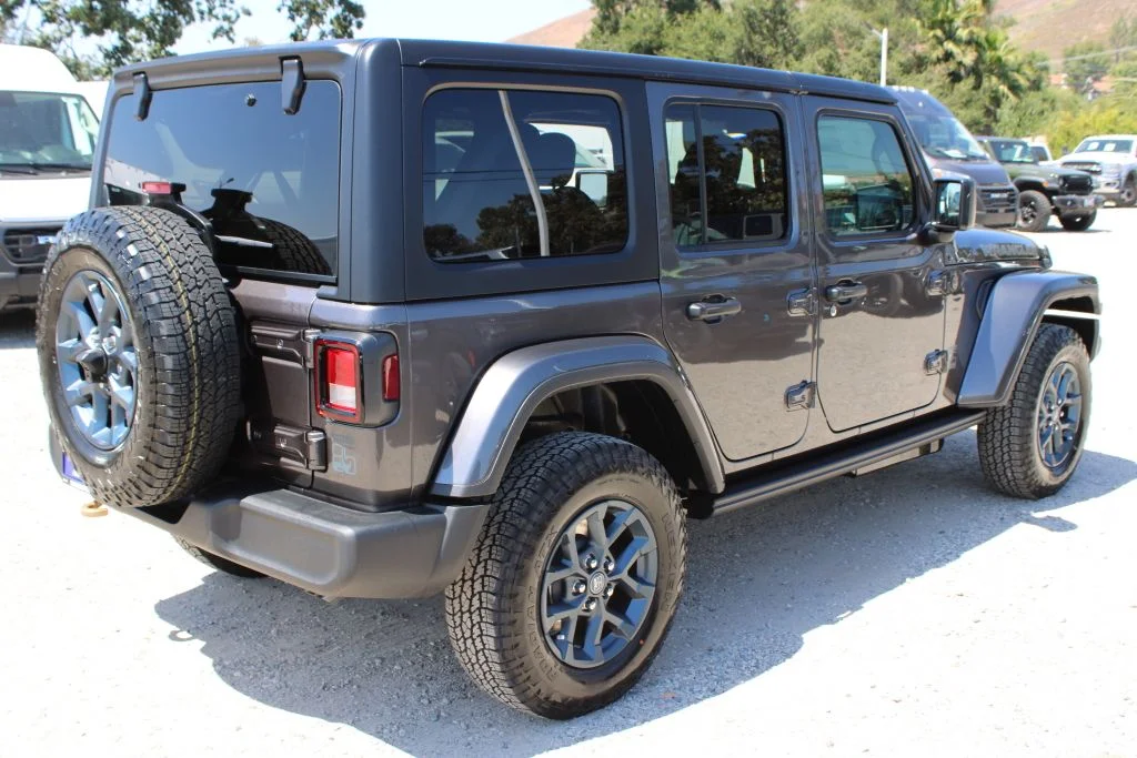 New 2026 Granite Crystal Metallic Clearcoat Jeep 85th Anniversary Edition image 4