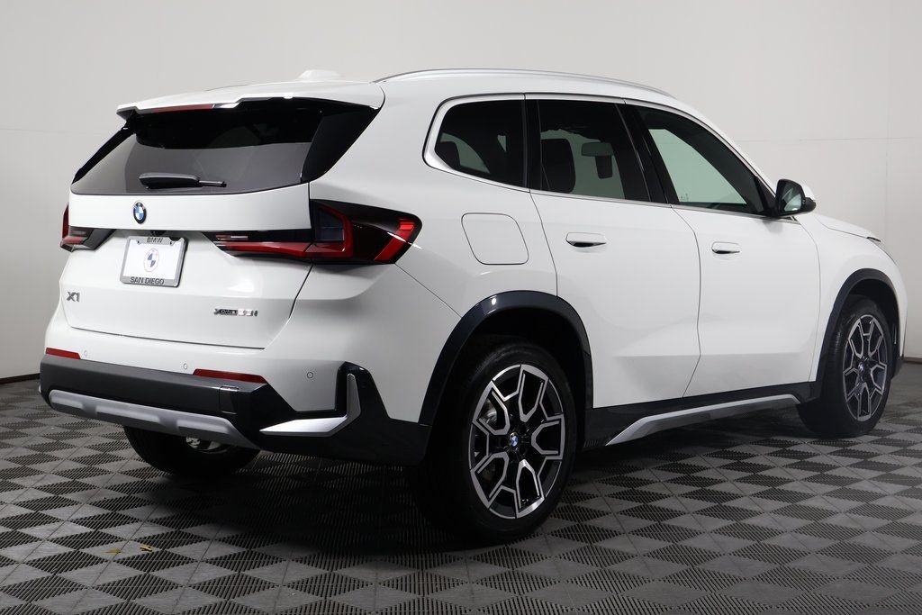 New 2027 Alpine White BMW xDrive28i image 2