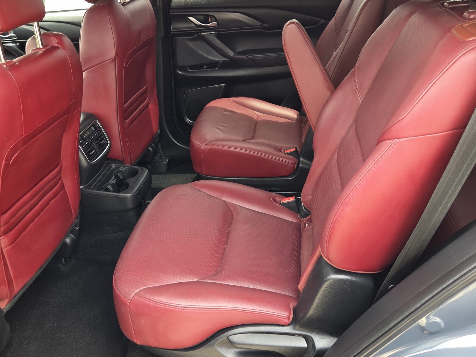 Used 2022 Polymetal Gray Metallic Mazda Carbon Edition image 4