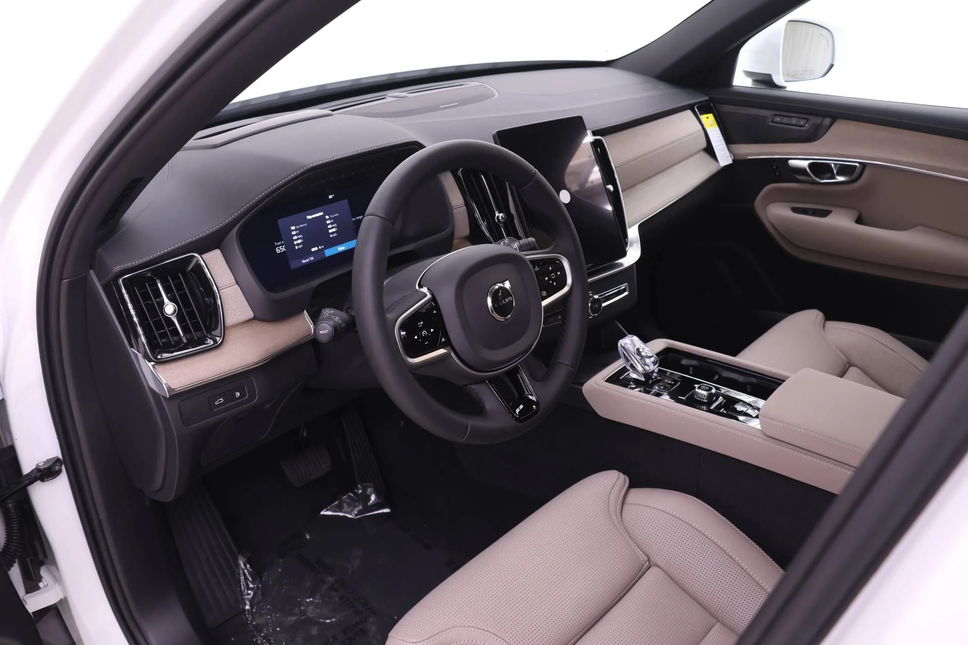 New 2026 White Volvo T8 Ultra image 6