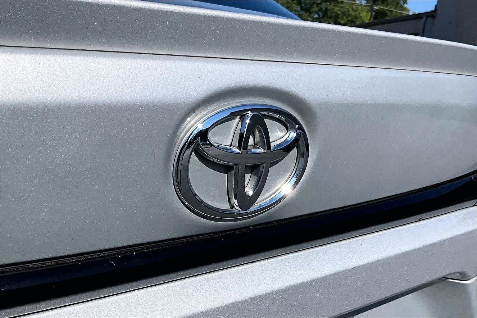 Used 2025 Classic Silver Metallic Toyota SE image 31