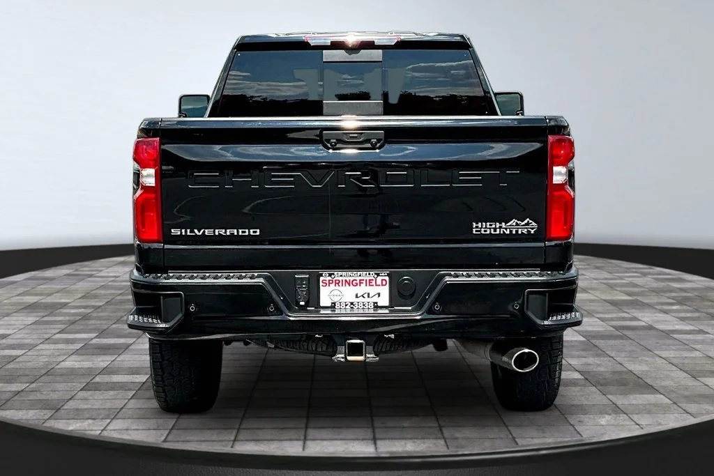 Used 2024 Black Chevrolet High Country image 5