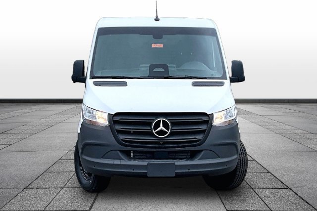 New 2026 Arctic White Mercedes-Benz Cargo 144 WB image 27