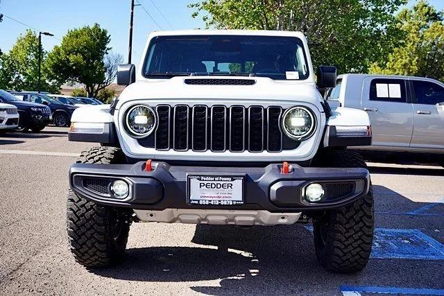 New 2026 Bright White Clear-Coat Exterior Paint Jeep Mojave image 5