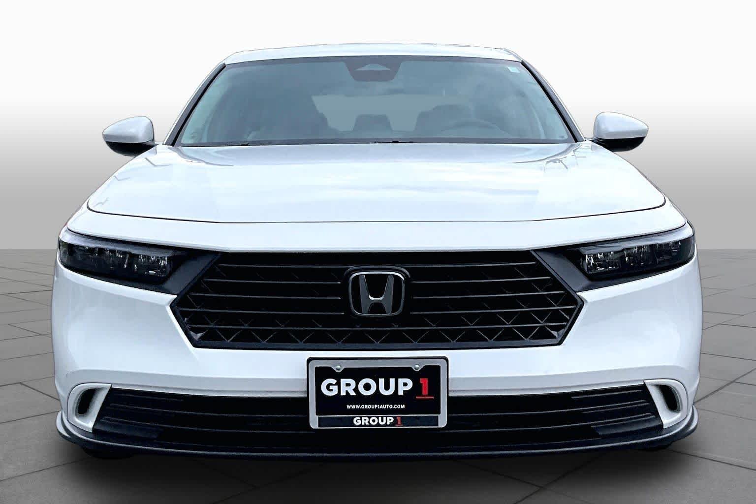 Used 2023 Platinum White Pearl Honda EX image 4